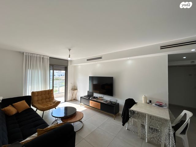 דירה, שרה אהרונסון, גדרה