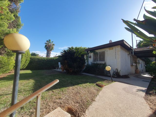 דו משפחתי, נווה מגן, רמת השרון