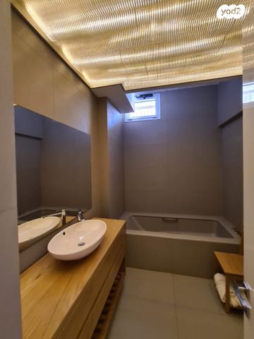 טריפלקס, העוגן 16, עג'מי, גבעת העליה, תל אביב יפו