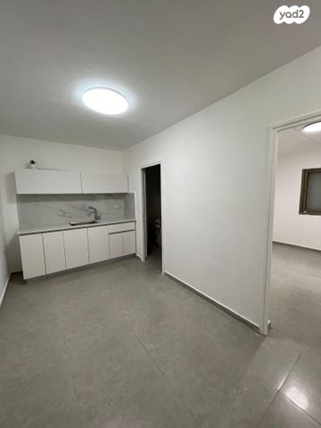 דירה, שלום עליכם 4, צור שלום, קרית ביאליק