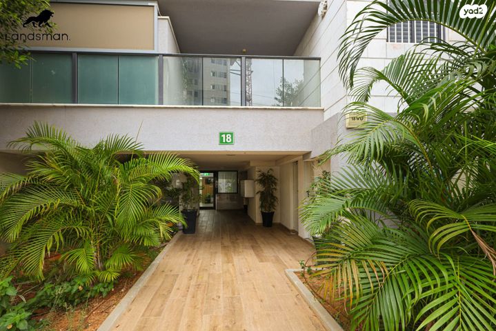 יעקב קרול 18