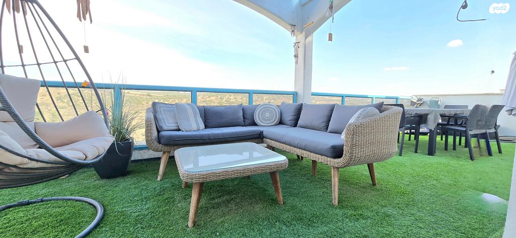 דירת גן, אורנית