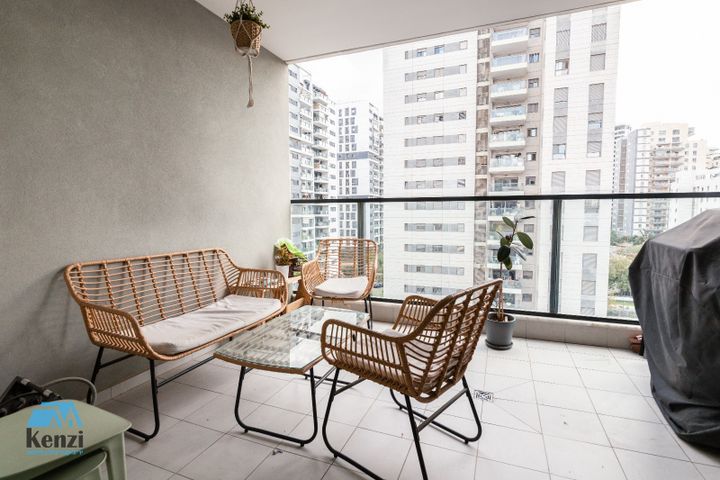 דירה, יוסי בנאי, פסגות אפק, ראש העין