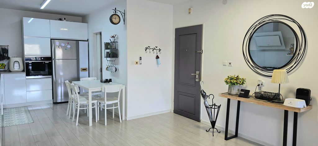 דירת גן, אורנית