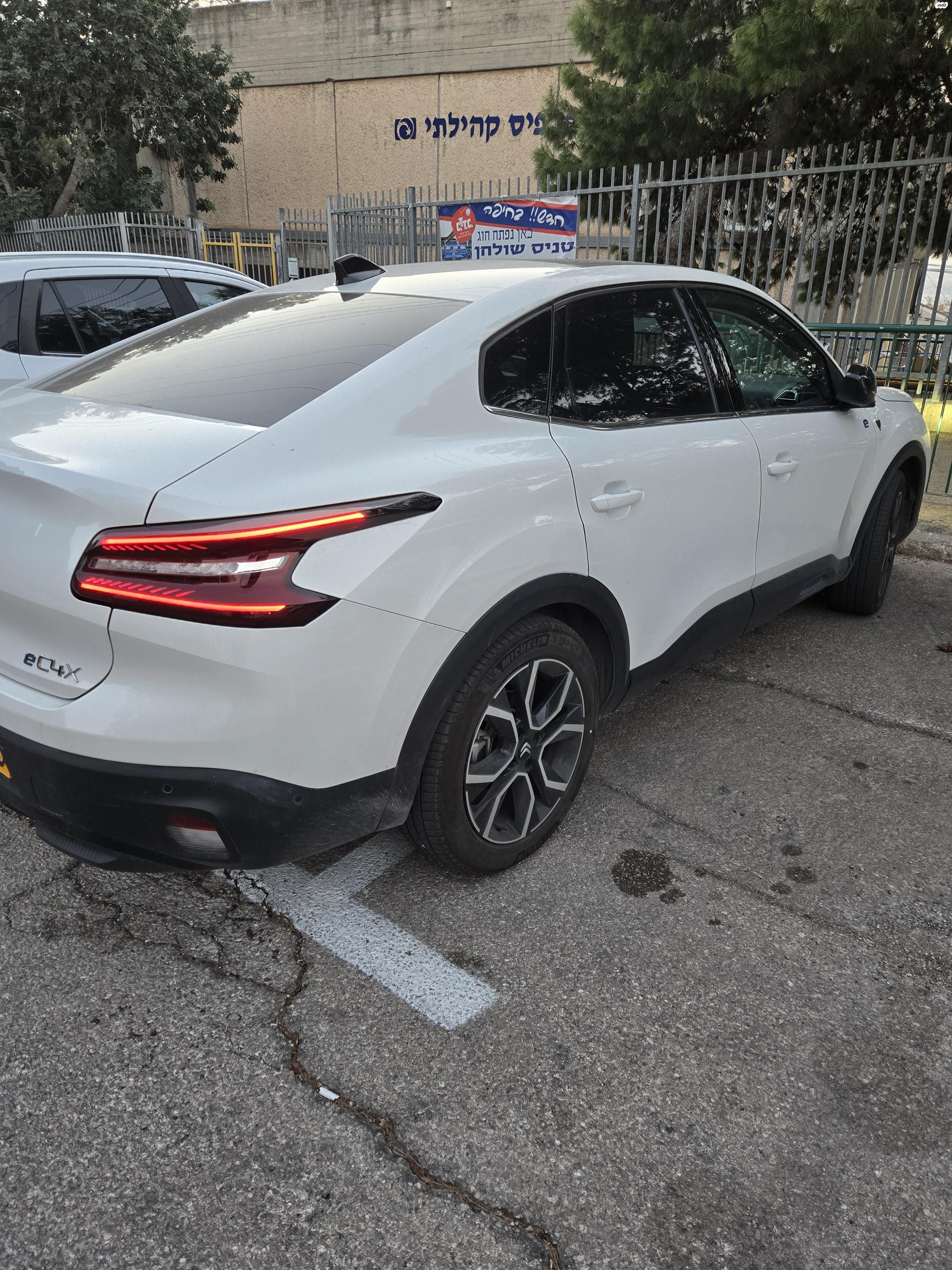 מודעת רכב סיטרואן e-C4 X