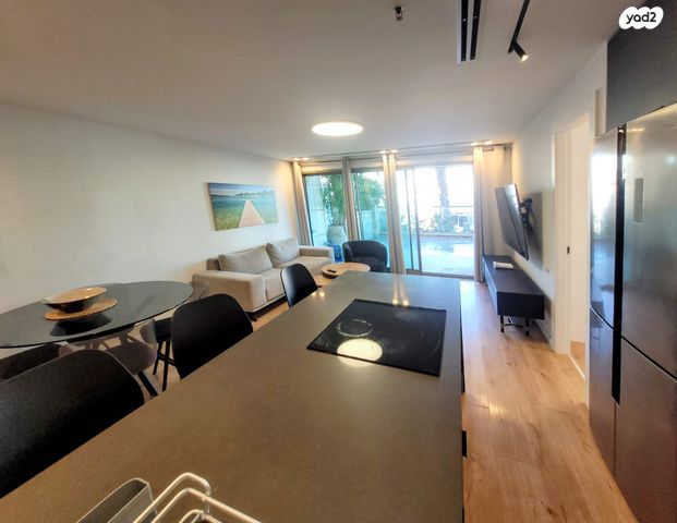 סאבלט, מרינה, הרצליה