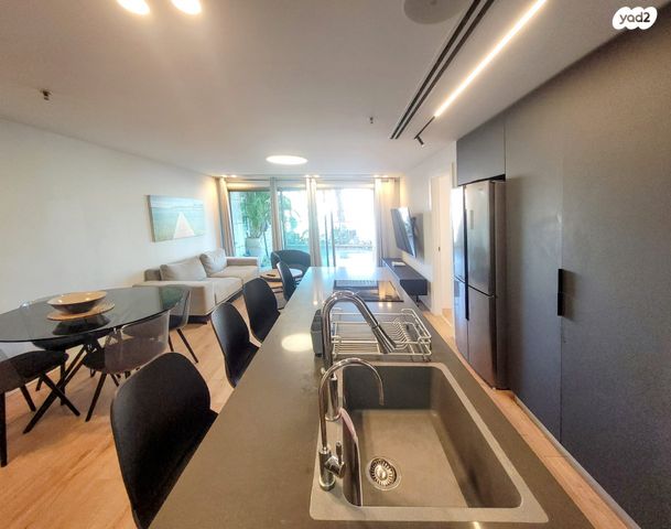 סאבלט, מרינה, הרצליה