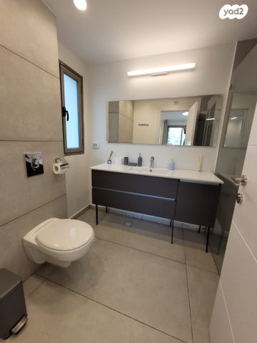 סאבלט, מרינה, הרצליה