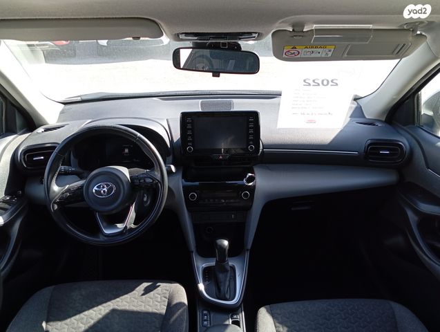 טויוטה יאריס קרוס