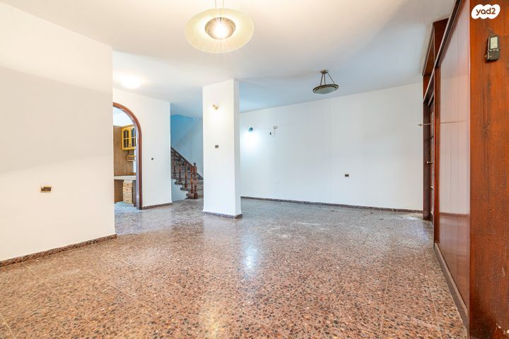 דו משפחתי, חובבי ציון, שכונת האוצר, חדרה