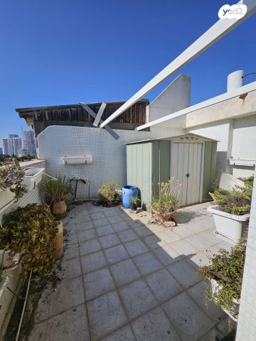 גג/ פנטהאוז, קרן קיימת לישראל, הל"ה, גבעתיים