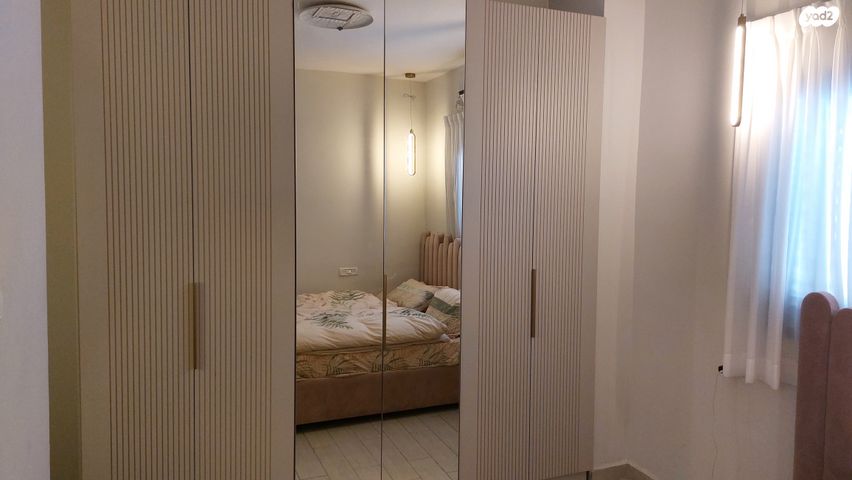 דירה, רבי לוי יצחק מברדיצ'ב, הפועל המזרחי ה', שיכון ה', בני ברק