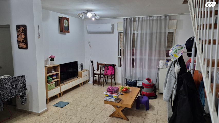 גג/ פנטהאוז, חללי אגוז, גני אביב, לוד