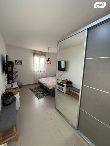 דירת גן, נתיבות מערב, נתיבות