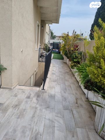 דו משפחתי, שמואל יבניאלי, פתח תקווה