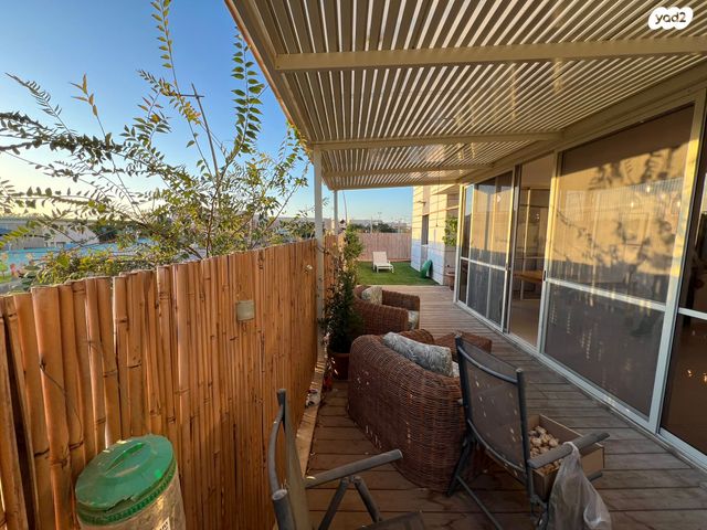 דירת גן, נתיבות מערב, נתיבות