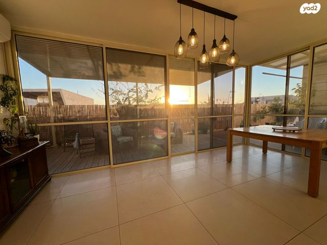 דירת גן, נתיבות מערב, נתיבות