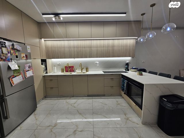 דירה, רבי לוי יצחק מברדיצ'ב, הפועל המזרחי ה', שיכון ה', בני ברק