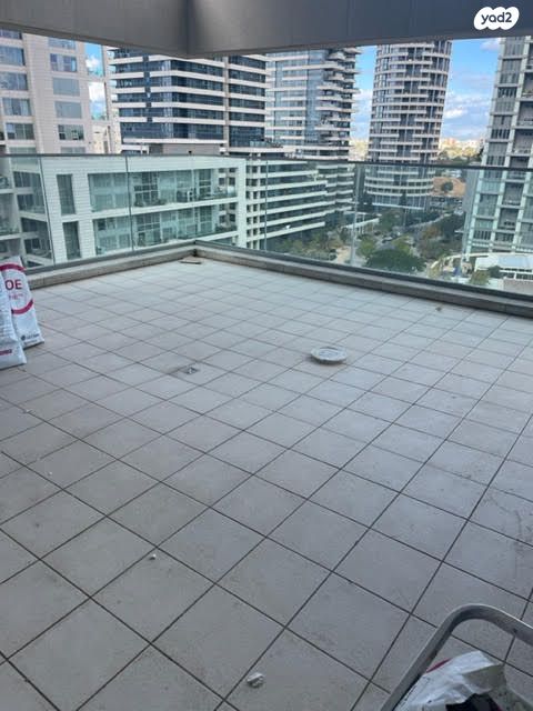 דירה, ניסים אלוני, צמרות איילון, פארק צמרת, תל אביב יפו