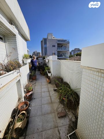 גג/ פנטהאוז, קרן קיימת לישראל, הל"ה, גבעתיים