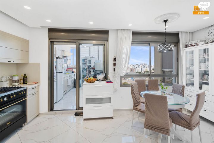 גג/ פנטהאוז, קרית חתני פרס נובל, ראשון לציון