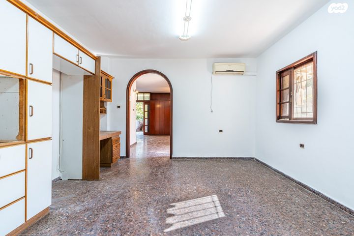 דו משפחתי, חובבי ציון, שכונת האוצר, חדרה