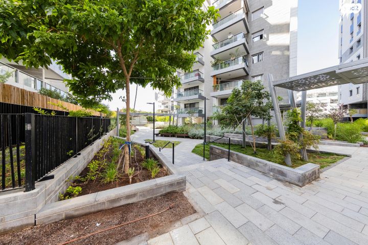 דירה, חנה רובינא, הרצליה