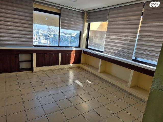 משרדים, קרול, פתח תקווה