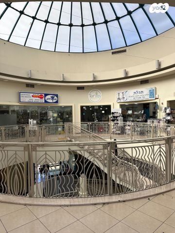 חנויות/ שטח מסחרי, חטיבת גולני 1, המגינים, מודיעין מכבים רעות