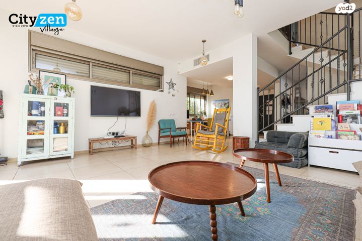 דו משפחתי, גילץ הירוקה, אבן יהודה