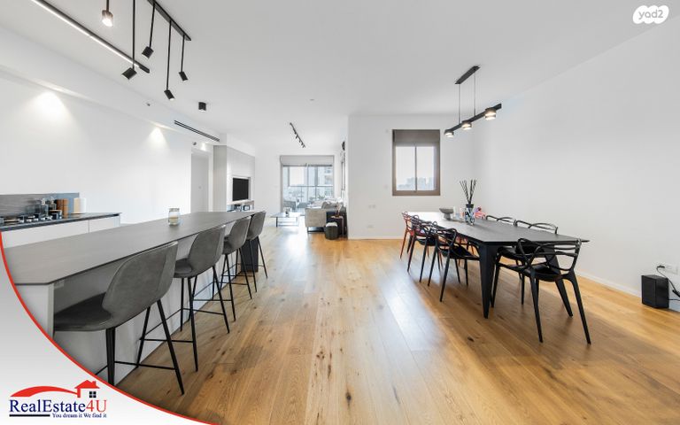 שדרות האגמים 13