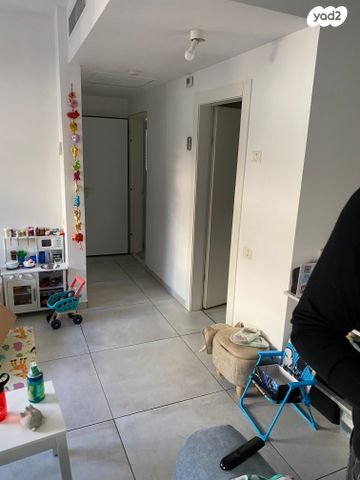 דירה, שאול המלך, הוד השרון