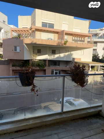 דירה, שאול המלך, הוד השרון