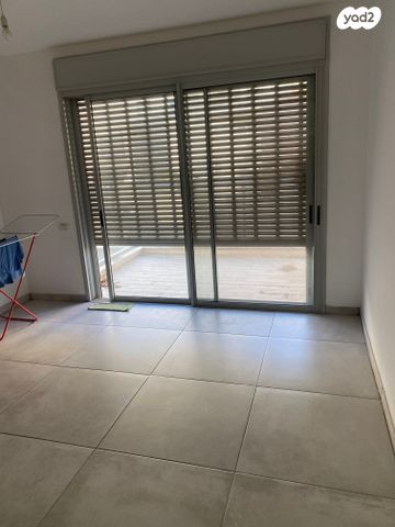 דירה, שאול המלך, הוד השרון