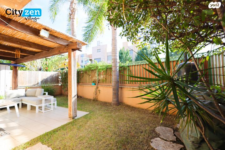 דו משפחתי, גילץ הירוקה, אבן יהודה