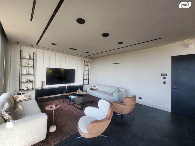 גג/ פנטהאוז, גולן, רמת השרון