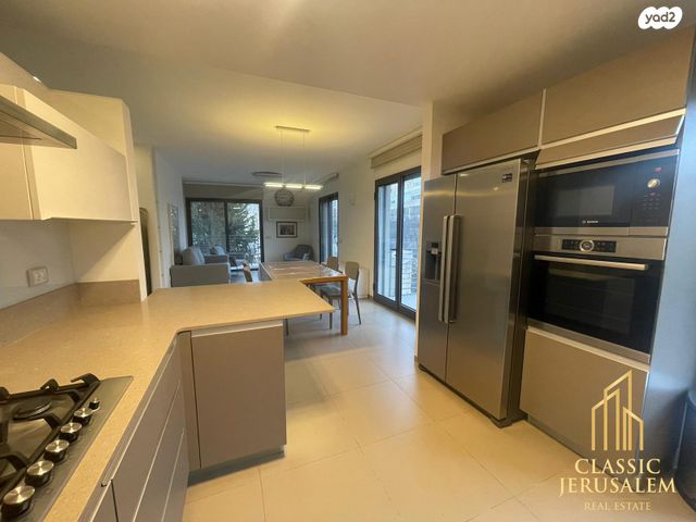 טלביה, קוממיות