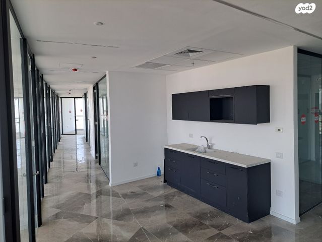 כנפי נשרים 68