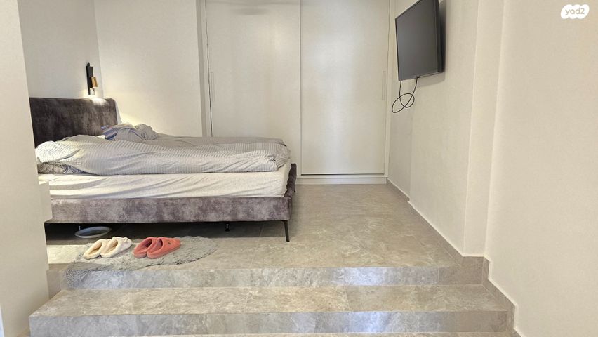 דירת גן, עת הזמיר, מגדים, מעלה אדומים