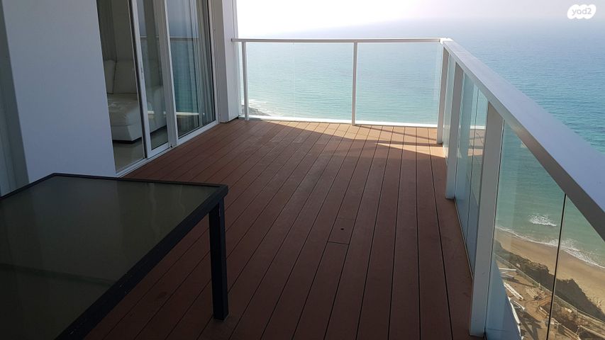 תיירות ונופש, שדרות עובד בן עמי 10, נוף הטיילת, נתניה