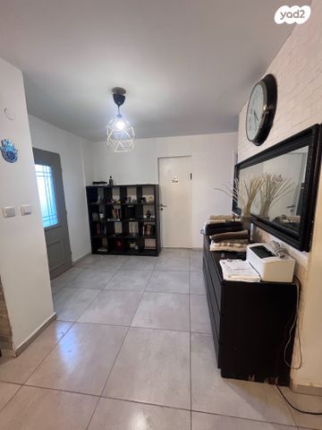 דו משפחתי, נעורים, ערד