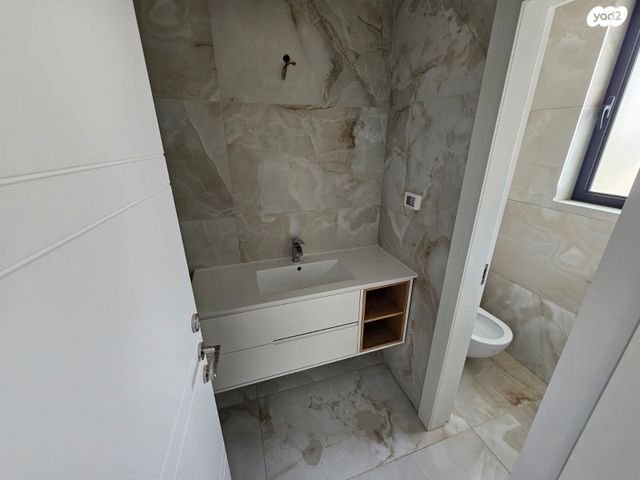 דו משפחתי, הנבל, שאר העיר, גבעת זאב