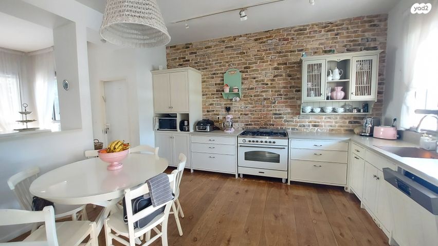 דו משפחתי, 212 מזרח, אבן יהודה