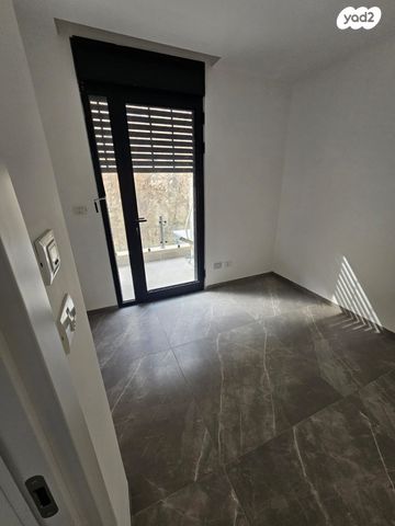 דו משפחתי, הנבל, שאר העיר, גבעת זאב