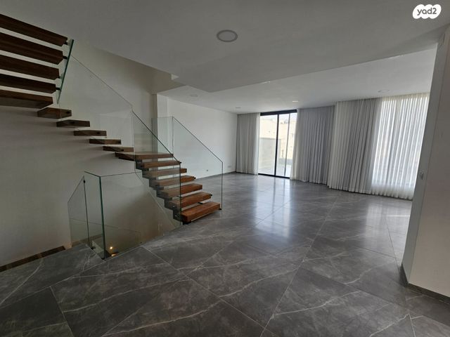 דו משפחתי, הנבל, שאר העיר, גבעת זאב