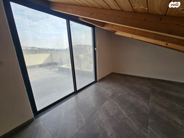 דו משפחתי, הנבל, שאר העיר, גבעת זאב