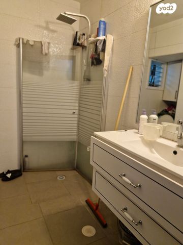 דירה, גיורא יוספטל, גיורא, רמלה