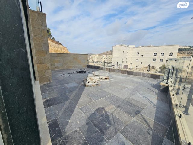 דו משפחתי, הנבל, שאר העיר, גבעת זאב