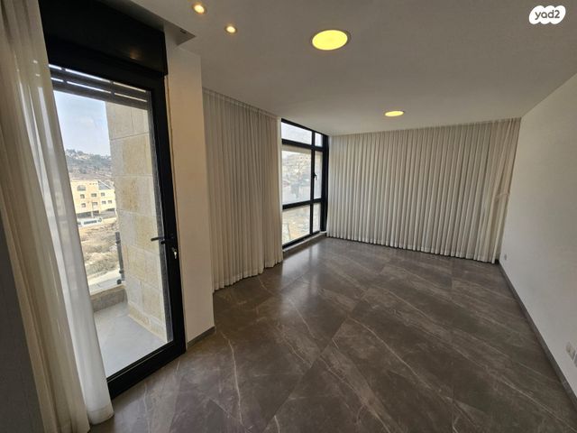 דו משפחתי, הנבל, שאר העיר, גבעת זאב