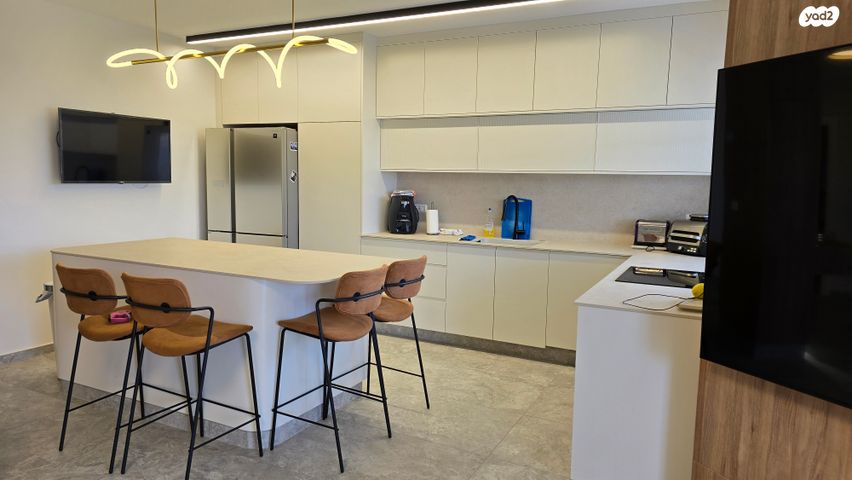 דירת גן, עת הזמיר, מגדים, מעלה אדומים